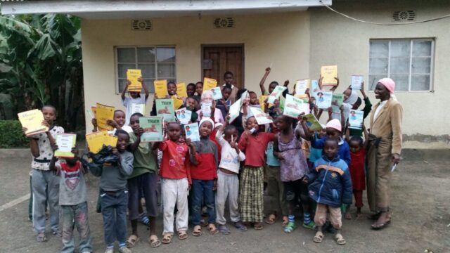 Gruppenfoto mit neuen Schulheften